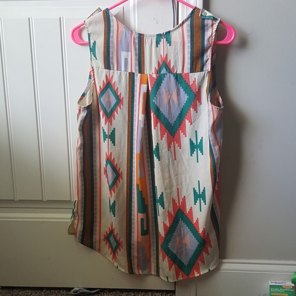 Karlie Tribal Design Blouse Size Small - Picture 2 of 6